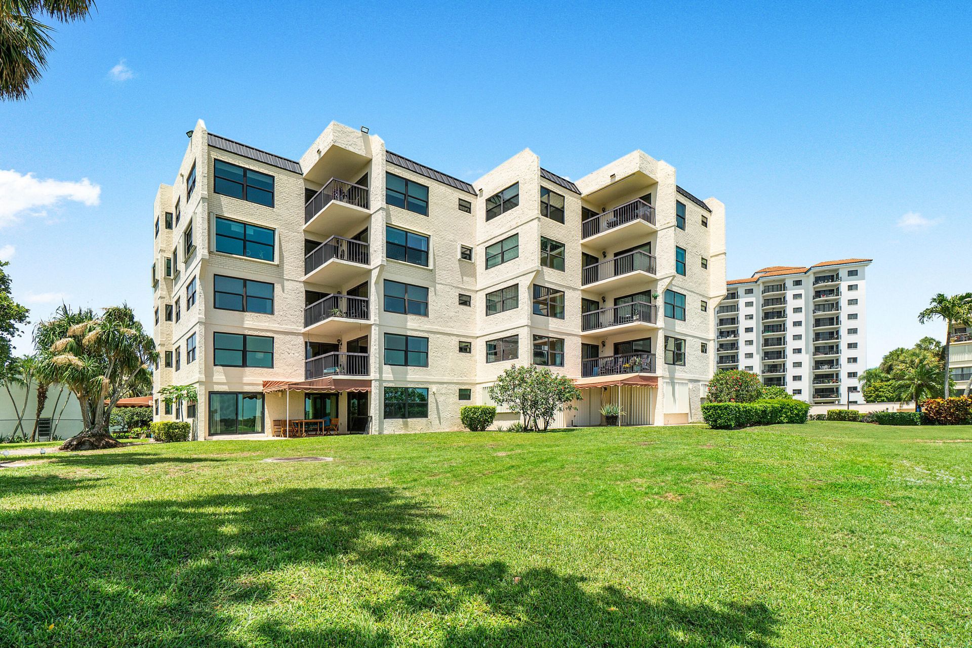 374 Golfview Road, Unit 205, North Palm Beach, FL 33408 Photo