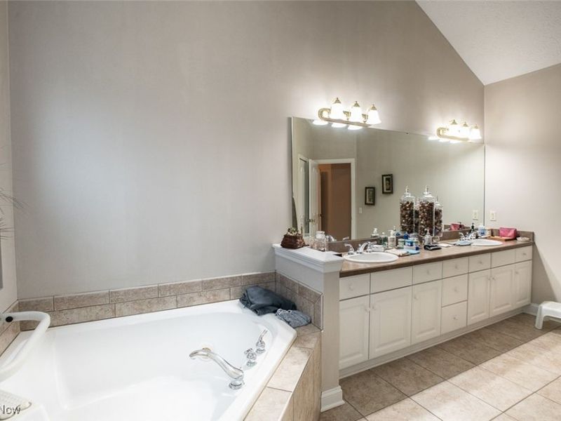 772 Shadow Creek Trail, Amherst, OH 44001 Photo 28