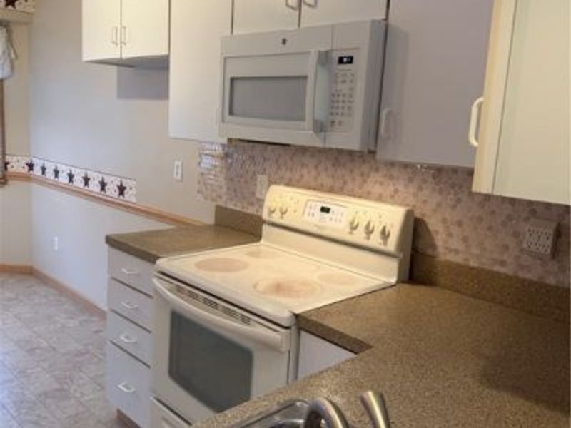 2 Harneds Landing, Cortland, OH 44410 Photo 3