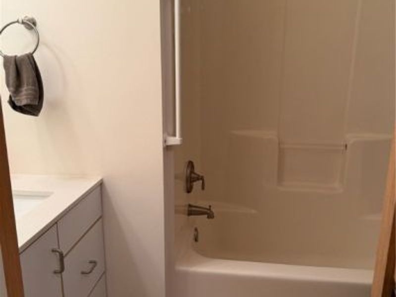 2 Harneds Landing, Cortland, OH 44410 Photo 8