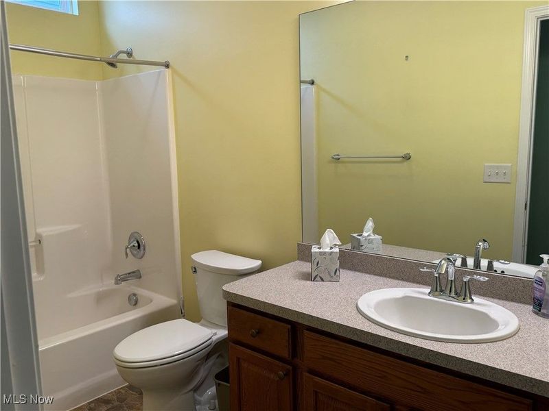 128 Richmond Court, Elyria, OH 44035 Photo 3