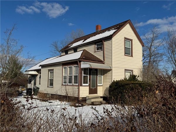 827 Bond Street, Elyria, OH 44035