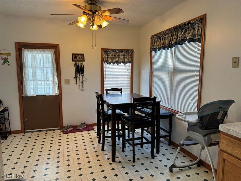 827 Bond Street, Elyria, OH 44035 Photo 11