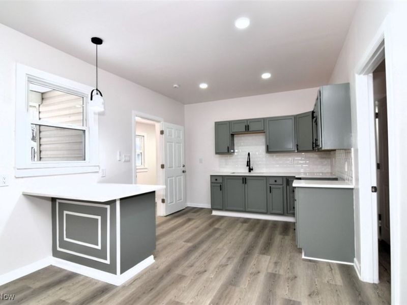 6015 Hosmer Avenue, Cleveland, OH 44105 Photo 11