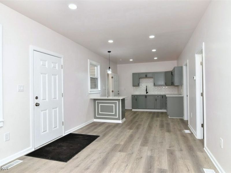 6015 Hosmer Avenue, Cleveland, OH 44105 Photo 12