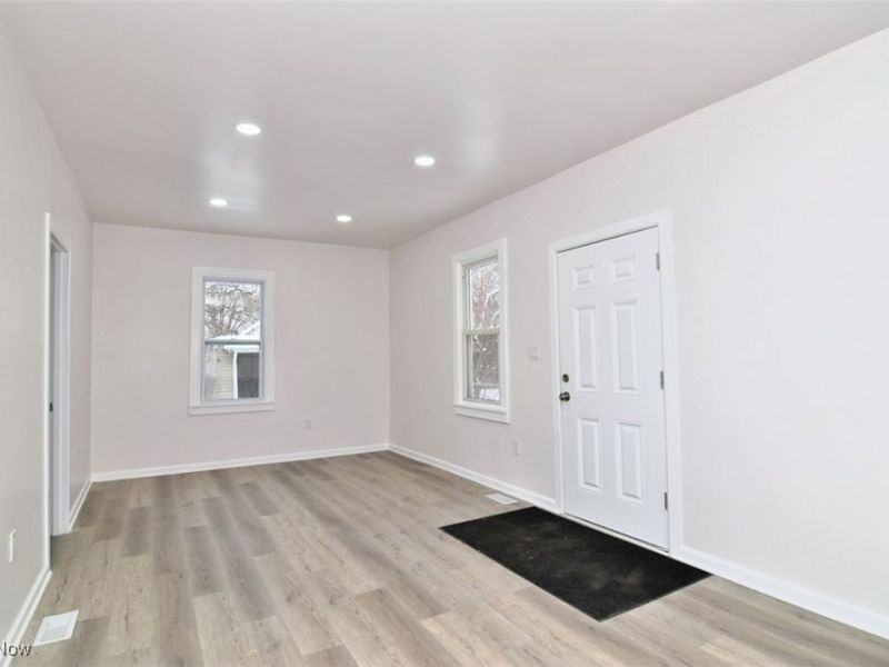 6015 Hosmer Avenue, Cleveland, OH 44105 Photo 13