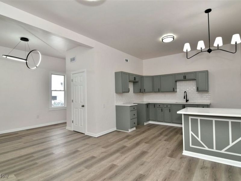 6015 Hosmer Avenue, Cleveland, OH 44105 Photo 2