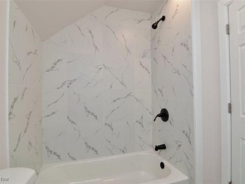 6015 Hosmer Avenue, Cleveland, OH 44105 Photo 9