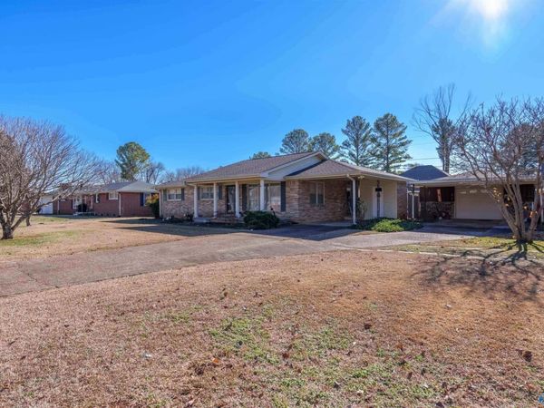 1006 Pasadena Avenue, Muscle Shoals, AL 35661