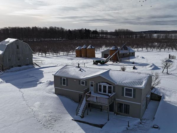 5717 Overlook Road N, Northport, MI 49670