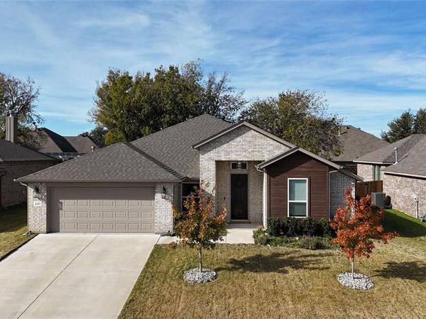 440 Brinkley Drive, Saginaw, TX 76179