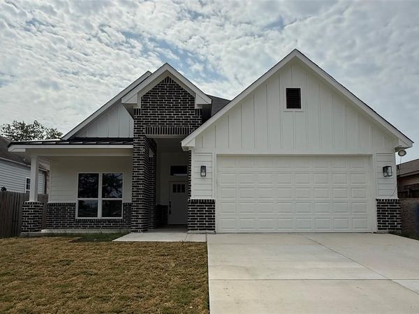 2613 Chestnut Avenue, Fort Worth, TX 76164