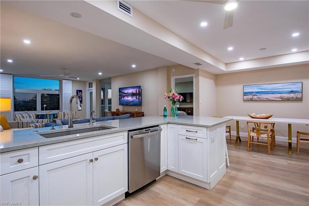 400 Park Shore Dr, Unit 303, Naples, FL 34103 Photo