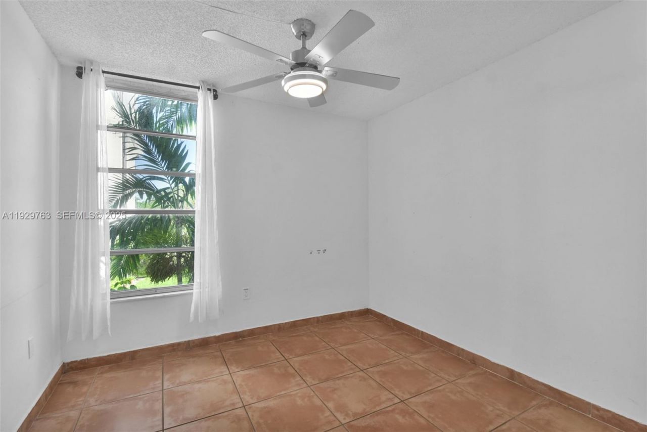 9682 Fontainebleau Blvd , Unit 306, Miami, FL 33172 Photo