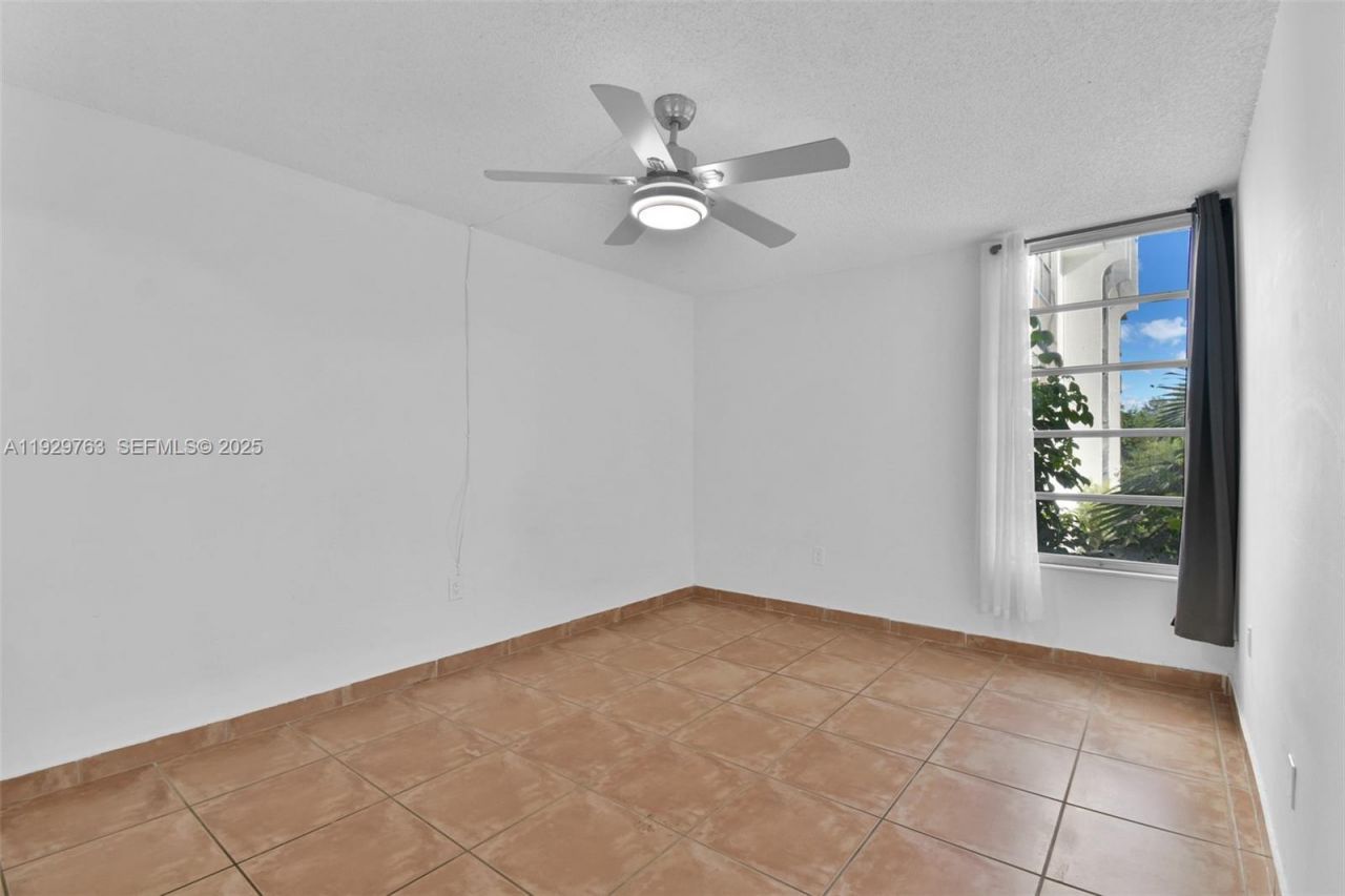 9682 Fontainebleau Blvd , Unit 306, Miami, FL 33172 Photo