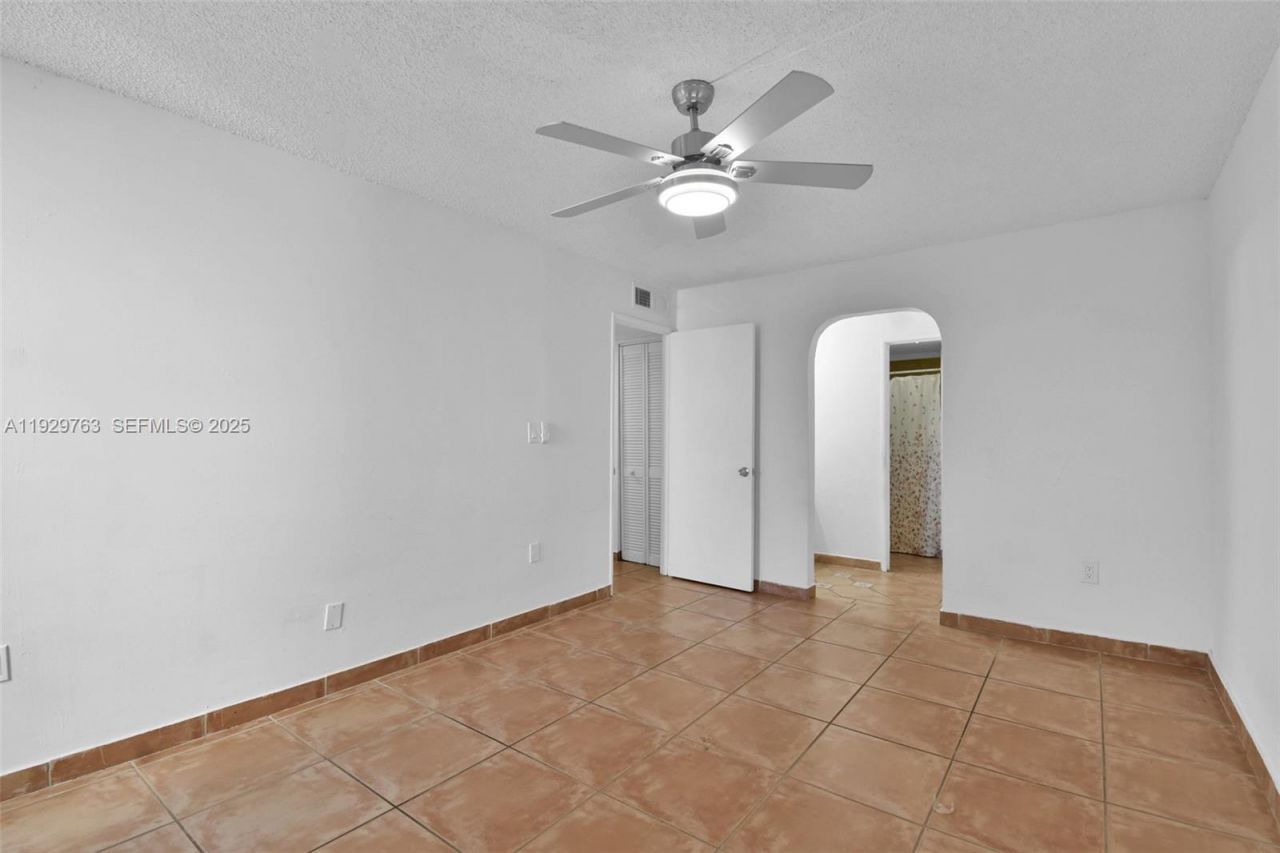 9682 Fontainebleau Blvd , Unit 306, Miami, FL 33172 Photo