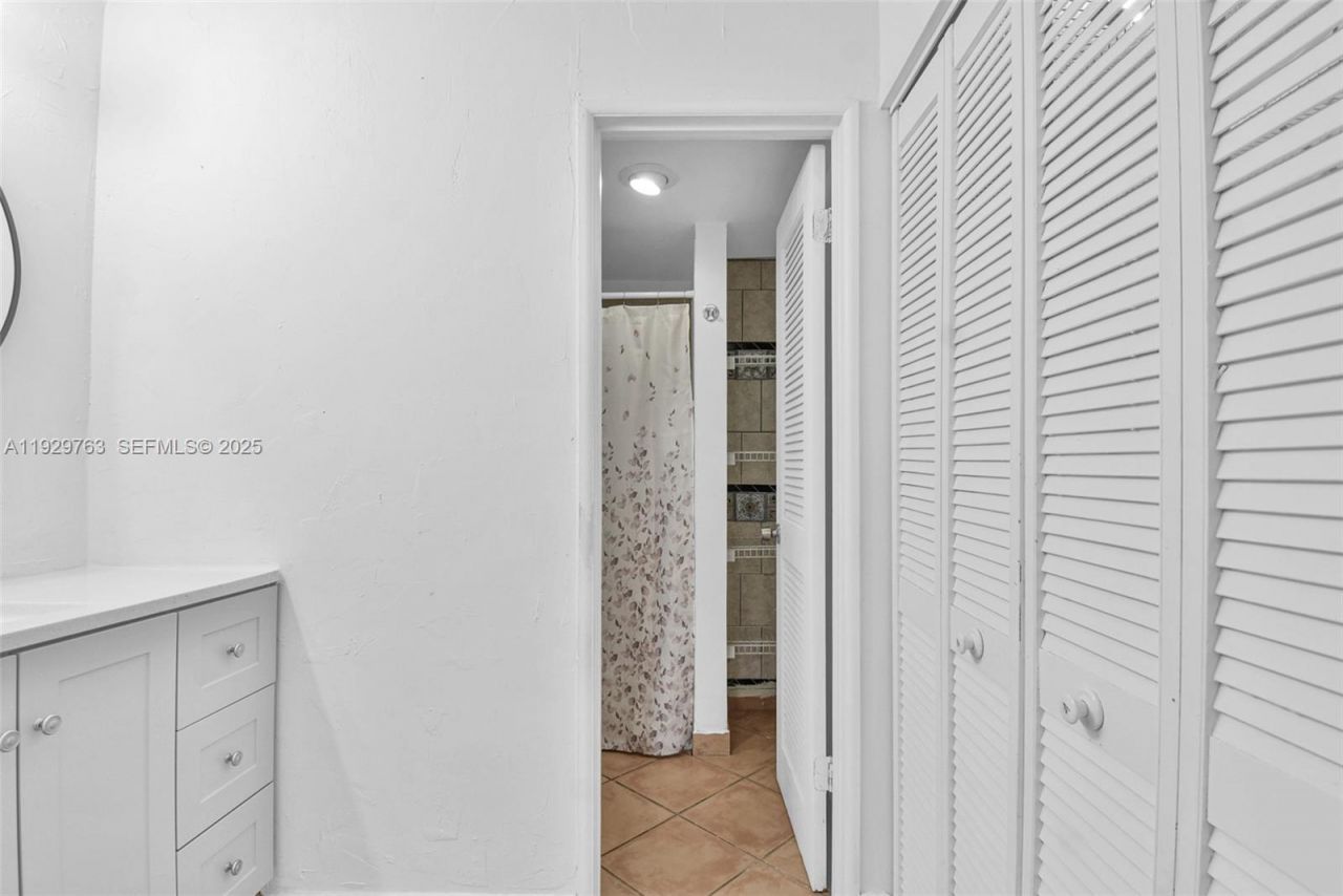 9682 Fontainebleau Blvd , Unit 306, Miami, FL 33172 Photo