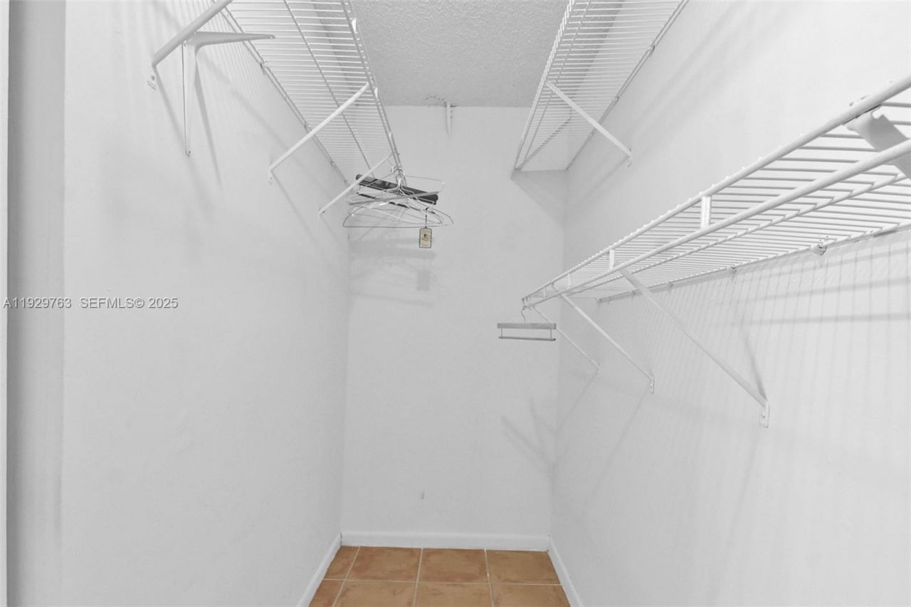 9682 Fontainebleau Blvd , Unit 306, Miami, FL 33172 Photo