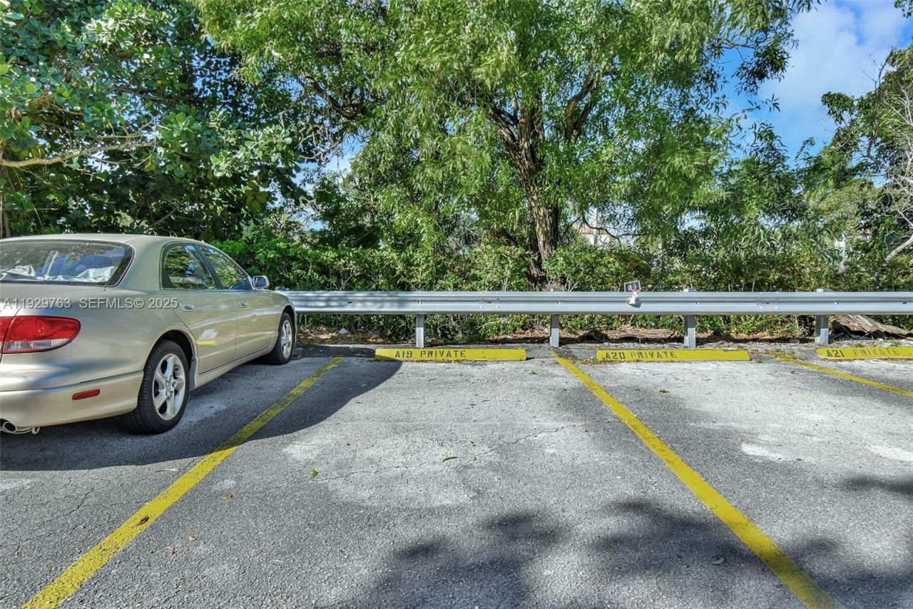 9682 Fontainebleau Blvd , Unit 306, Miami, FL 33172 Photo