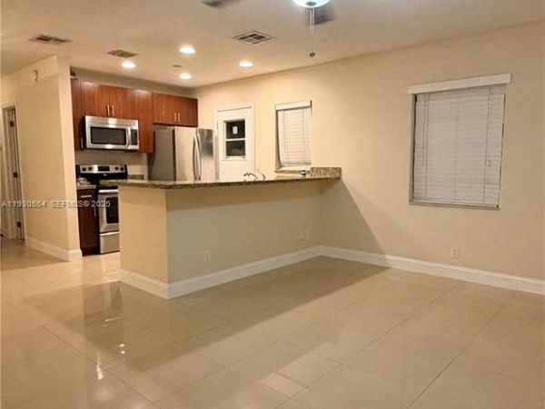 1104 NE 17th Ter, Unit 1-2, Fort Lauderdale, FL 33304