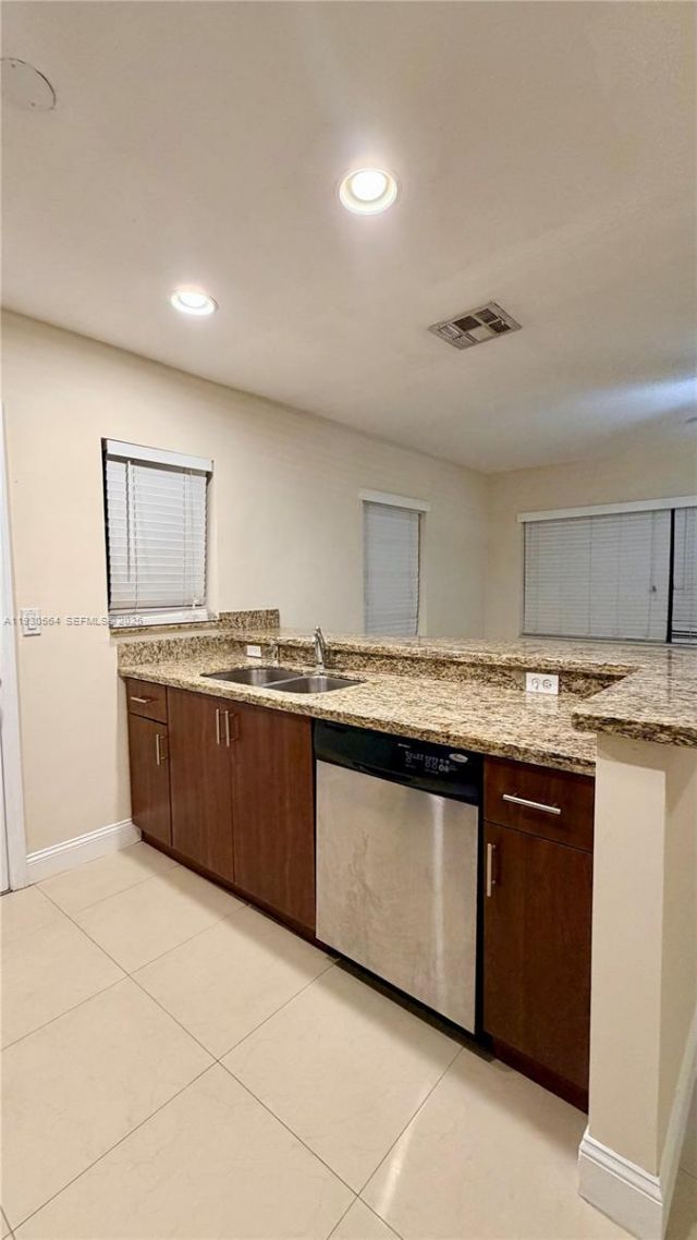 1104 NE 17th Ter, Unit 1-2, Fort Lauderdale, FL 33304 Photo