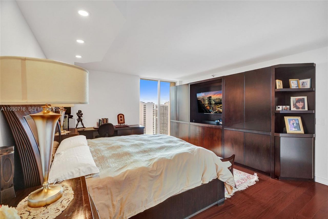 19355 Turnberry Way, Unit 26E, Aventura, FL 33180 Photo