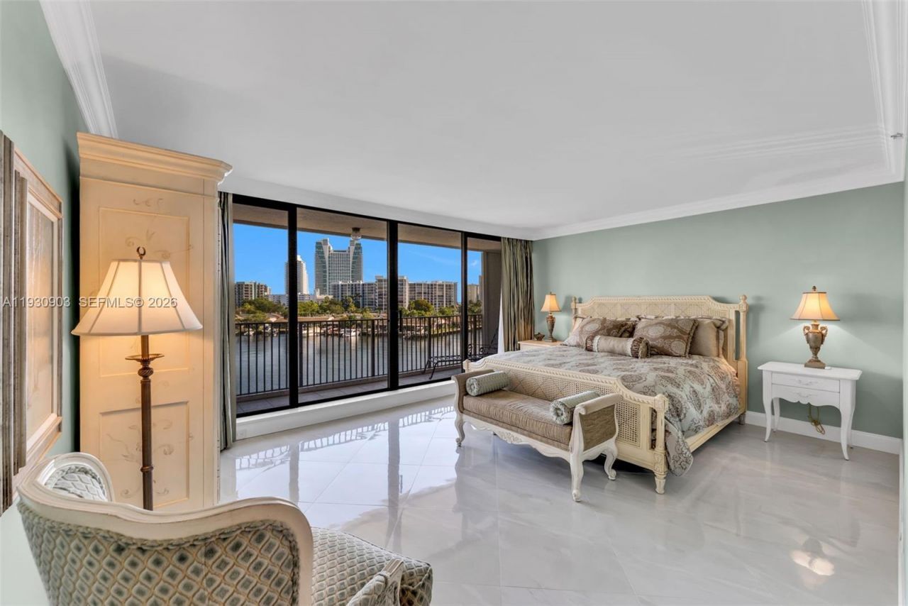 300 Three Islands Blvd, Unit 204, Hallandale Beach, FL 33009 Photo