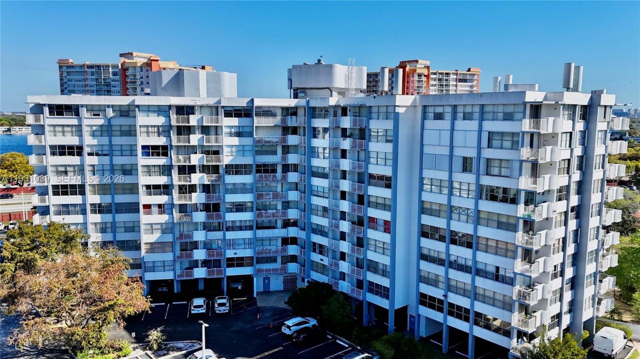 1200 NE Miami Gardens Dr, Unit 1011W, Miami, FL 33179 Photo