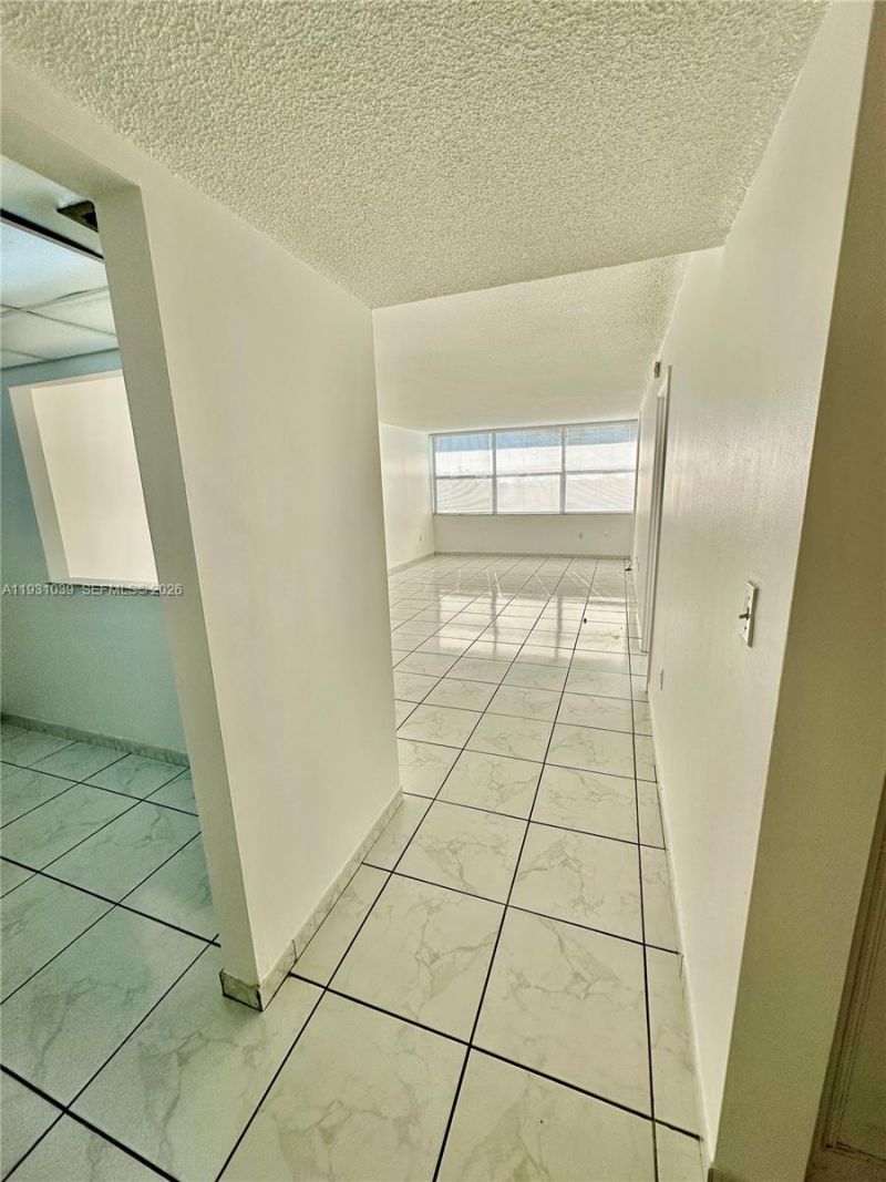 1200 NE Miami Gardens Dr, Unit 1011W, Miami, FL 33179 Photo