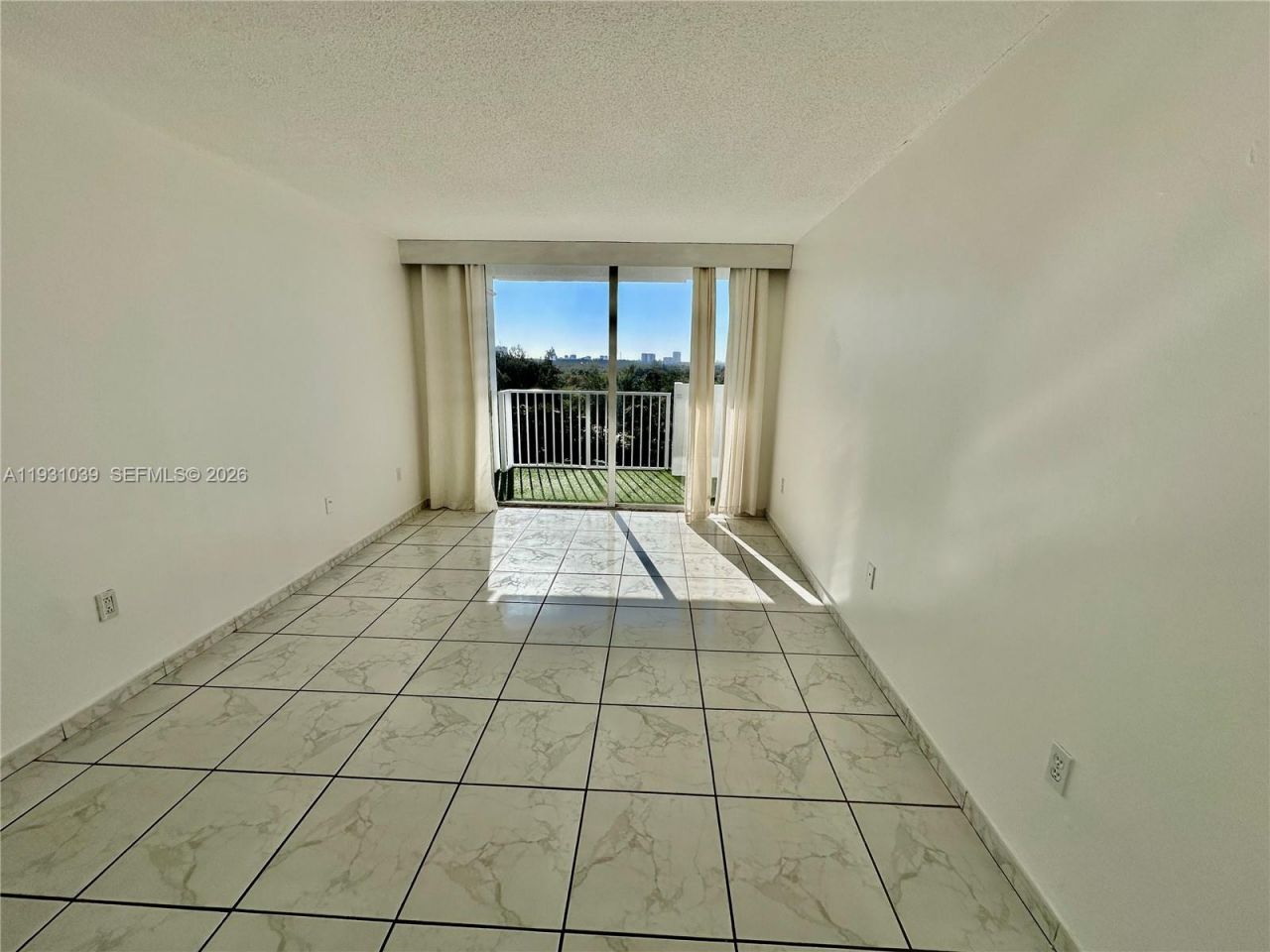 1200 NE Miami Gardens Dr, Unit 1011W, Miami, FL 33179 Photo