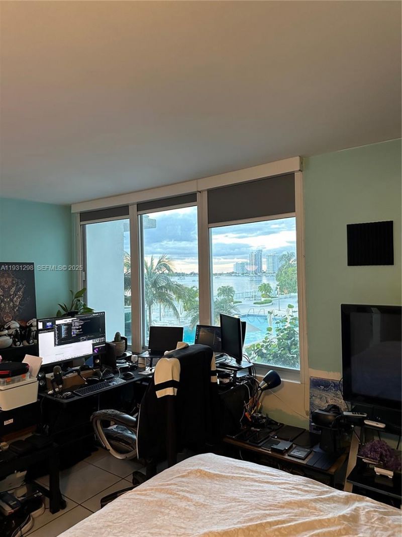1000 West Ave, Unit 215, Miami Beach, FL 33139 Photo