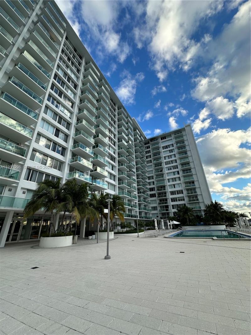 1000 West Ave, Unit 215, Miami Beach, FL 33139 Photo