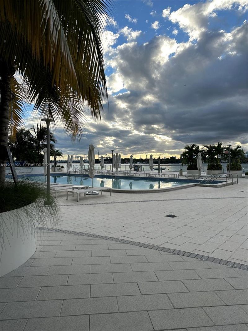 1000 West Ave, Unit 215, Miami Beach, FL 33139 Photo