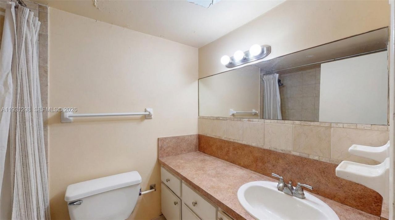 1000 West Ave, Unit 215, Miami Beach, FL 33139 Photo