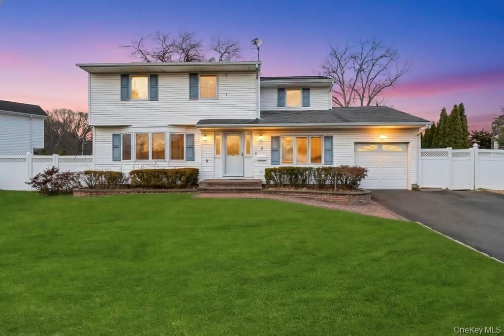 7 Carto Circle, Deer Park, NY 11729 Main Photo