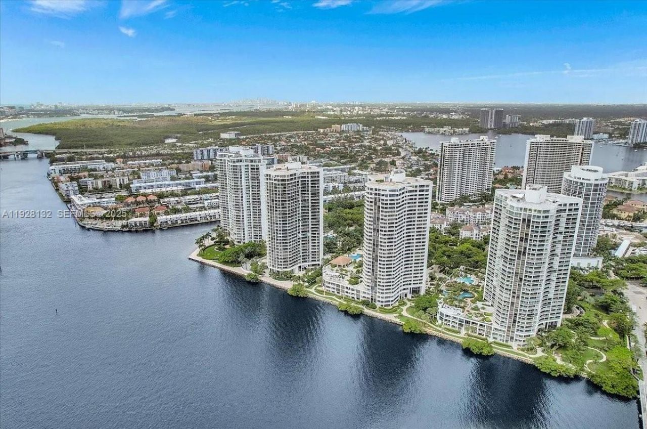 3000 Island Blvd, Unit 2802, Aventura, FL 33160 Photo