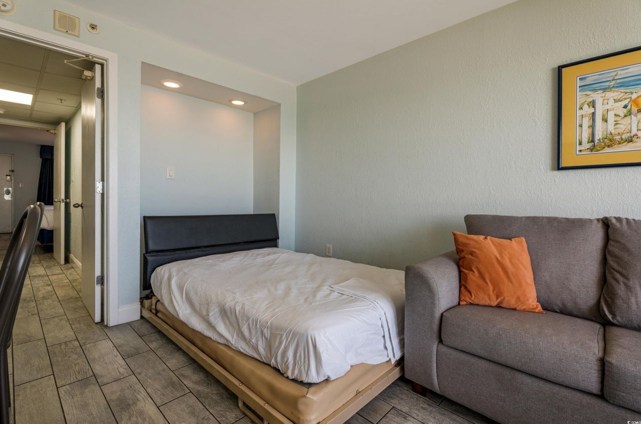 2300 N Ocean Blvd. Photo 17