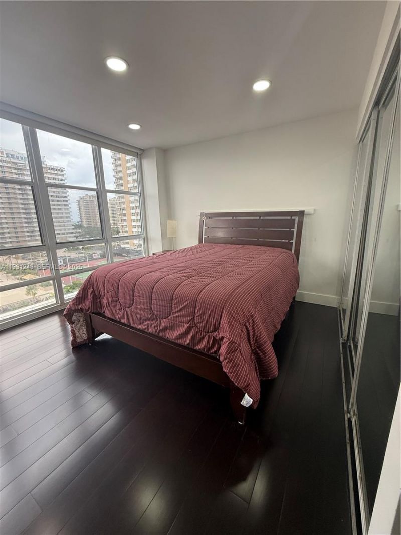 2017 S Ocean Dr, Unit 807, Hallandale Beach, FL 33009 Photo