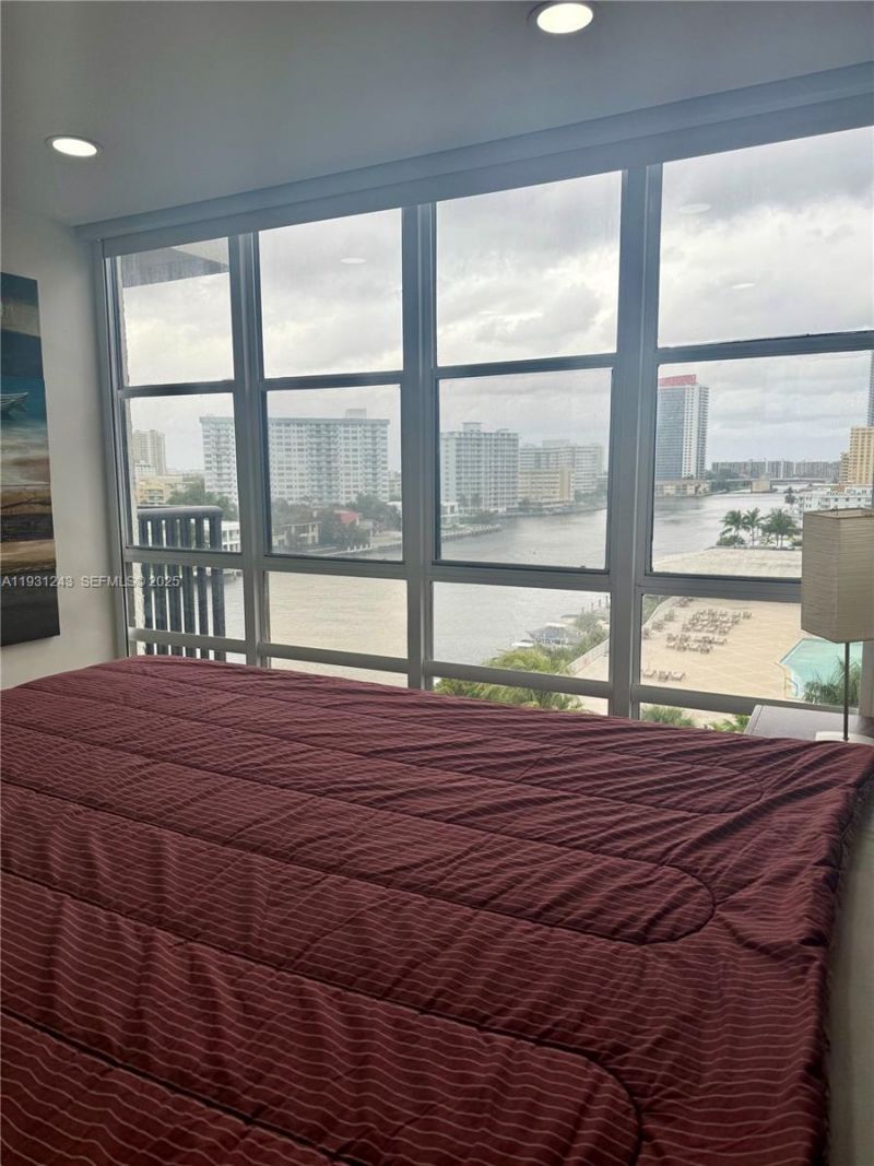 2017 S Ocean Dr, Unit 807, Hallandale Beach, FL 33009 Photo