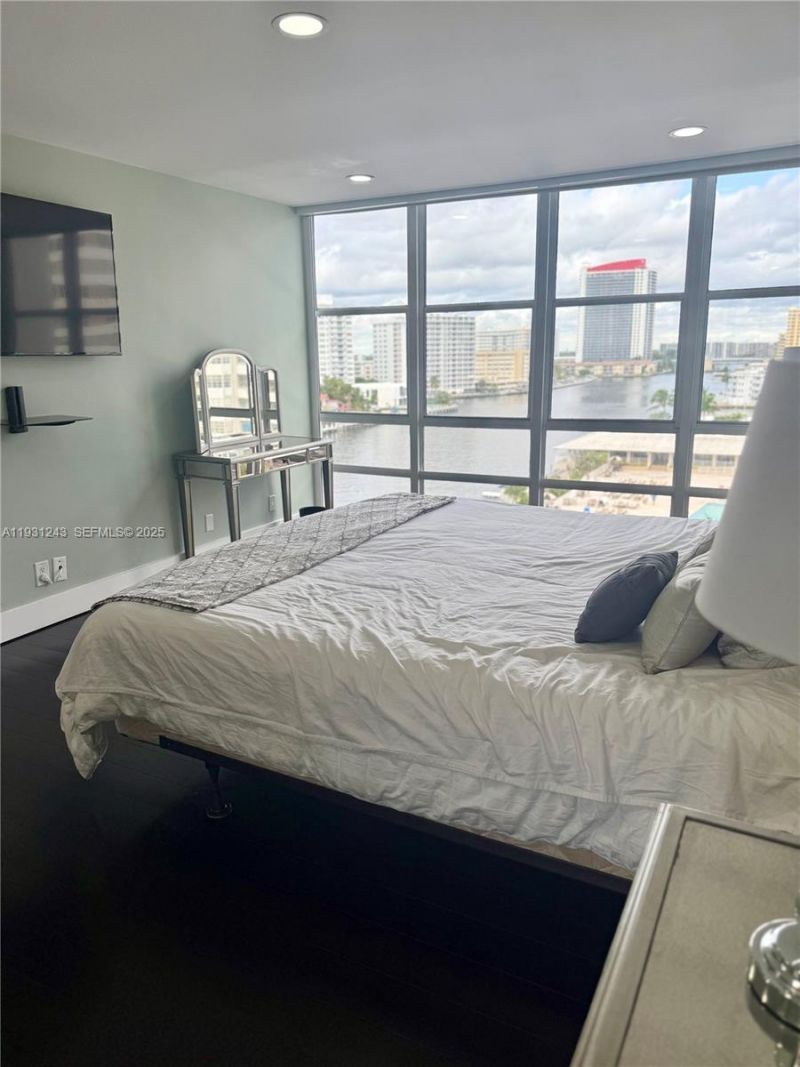 2017 S Ocean Dr, Unit 807, Hallandale Beach, FL 33009 Photo