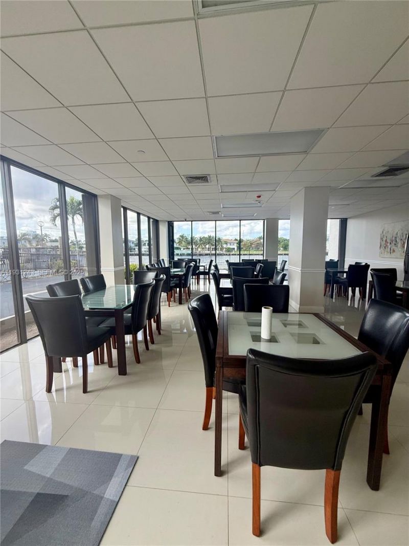 2017 S Ocean Dr, Unit 807, Hallandale Beach, FL 33009 Photo