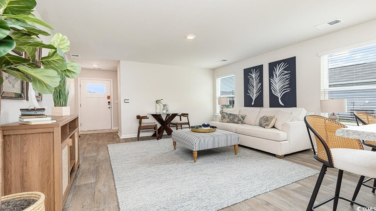 356 Skyward St. Photo 6