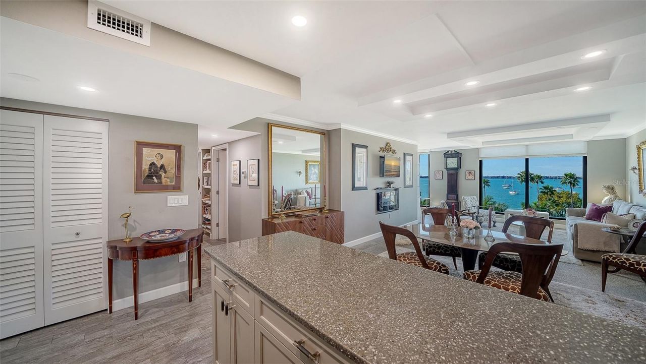 707 S Gulfstream Avenue, Unit 505, Sarasota, FL 34236 Photo