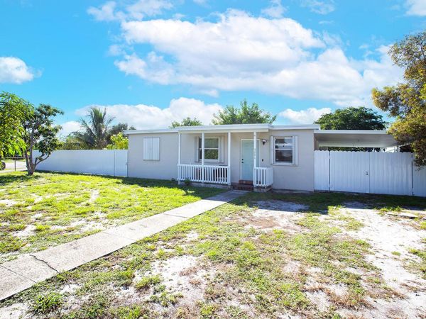 5241 NE 16th Terrace E, Pompano Beach, FL 33064