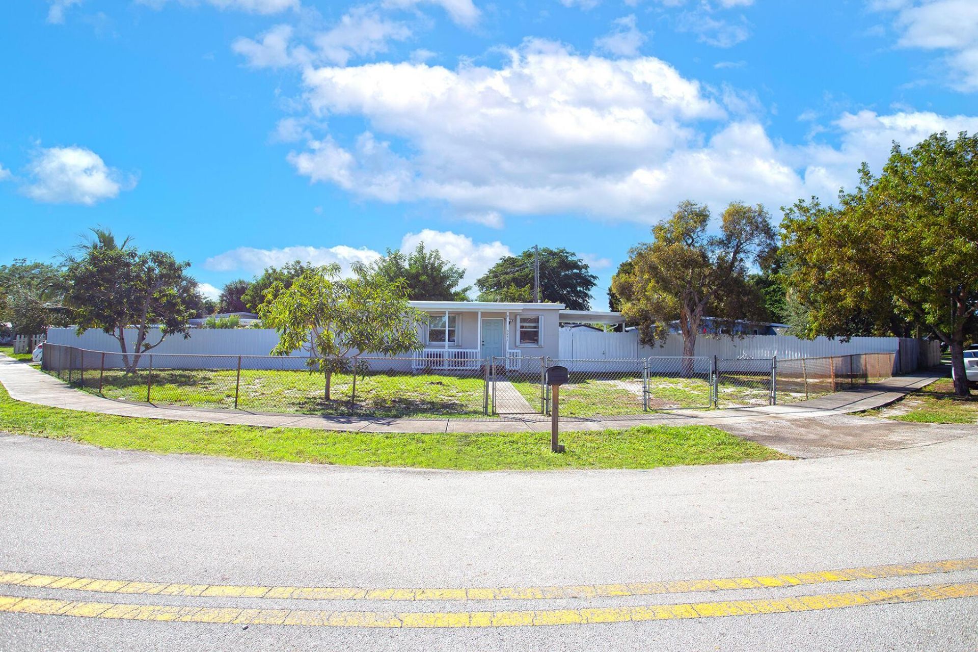 5241 NE 16th Terrace E, Pompano Beach, FL 33064 Photo