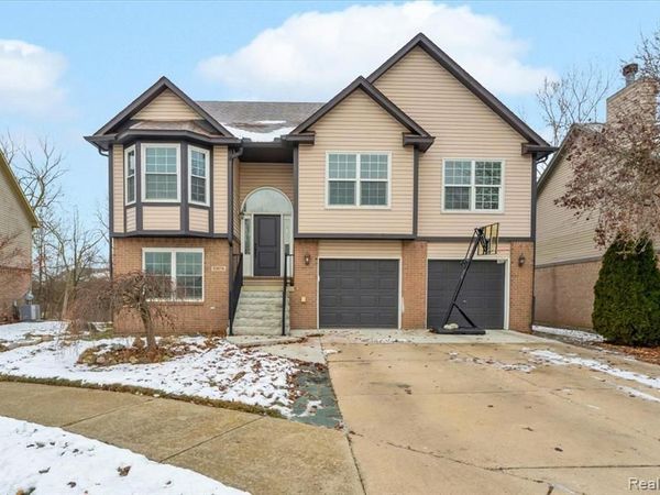 23676 Lori Drive, Brownstown Twp, MI 48134