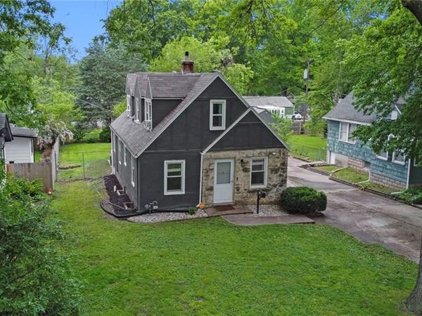 8242 Belleview Avenue, Kansas City, MO 64114