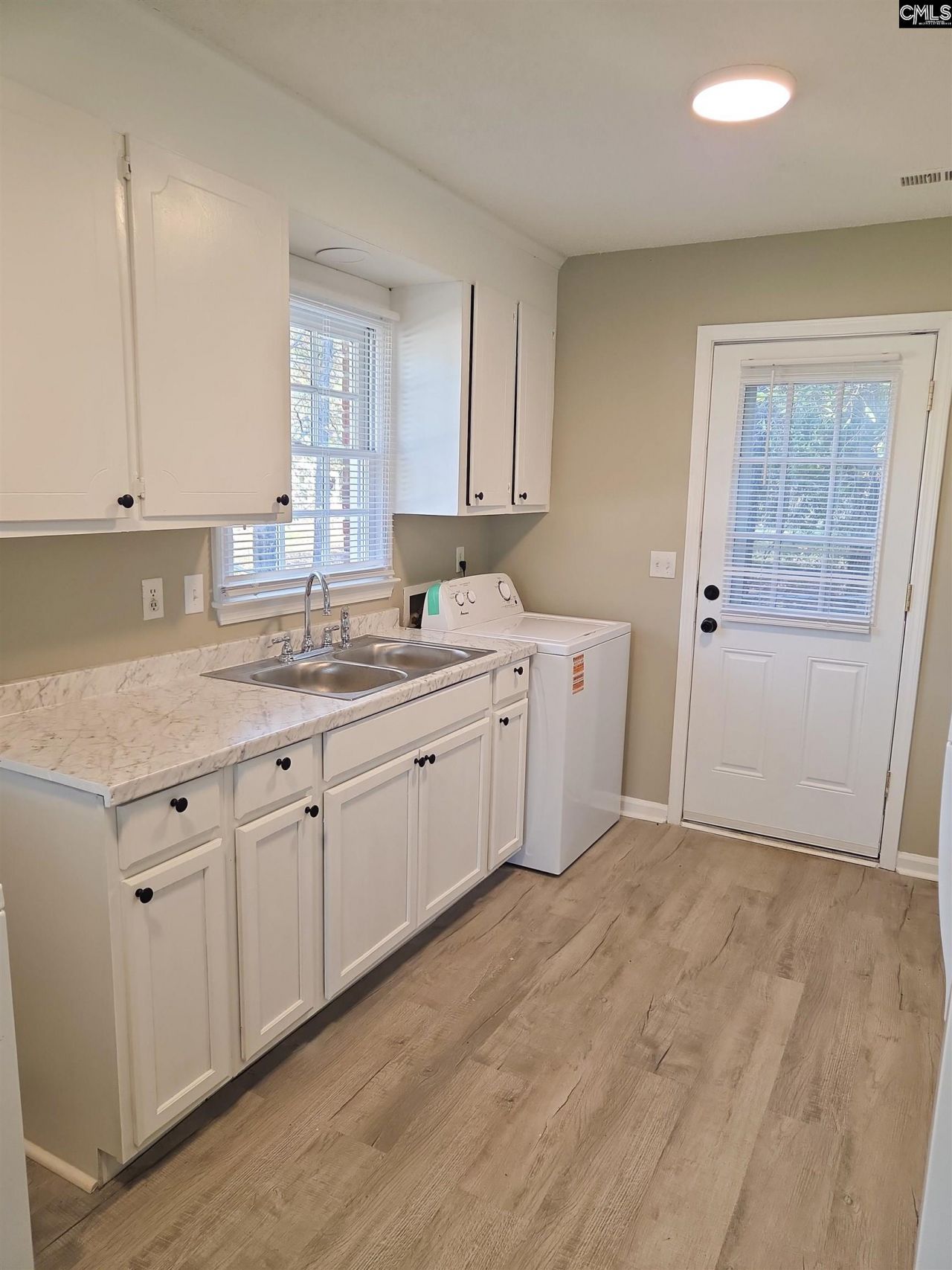 250 Dyson Street Photo 7