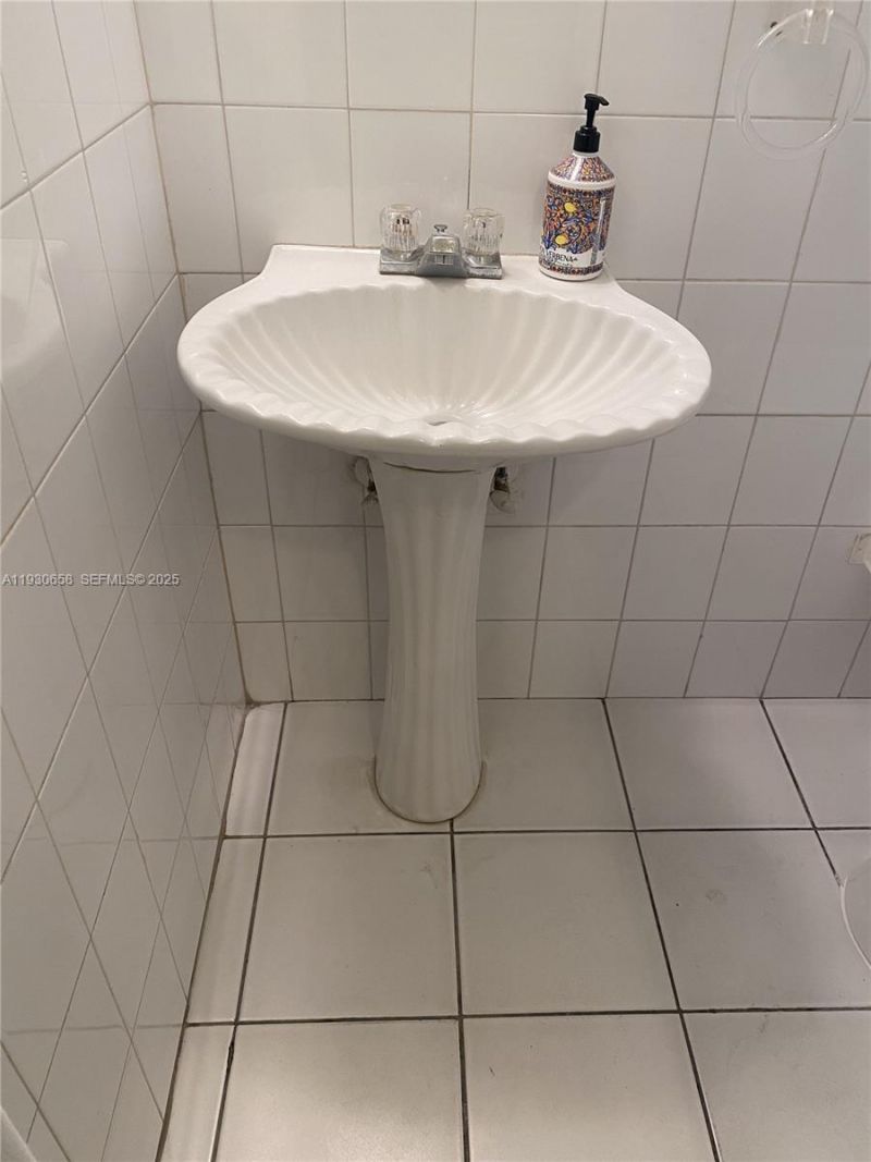 8950 Collins Ave, Unit 7, Surfside, FL 33154 Photo