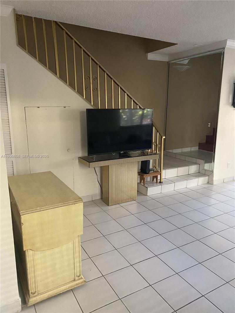 8950 Collins Ave, Unit 7, Surfside, FL 33154 Photo